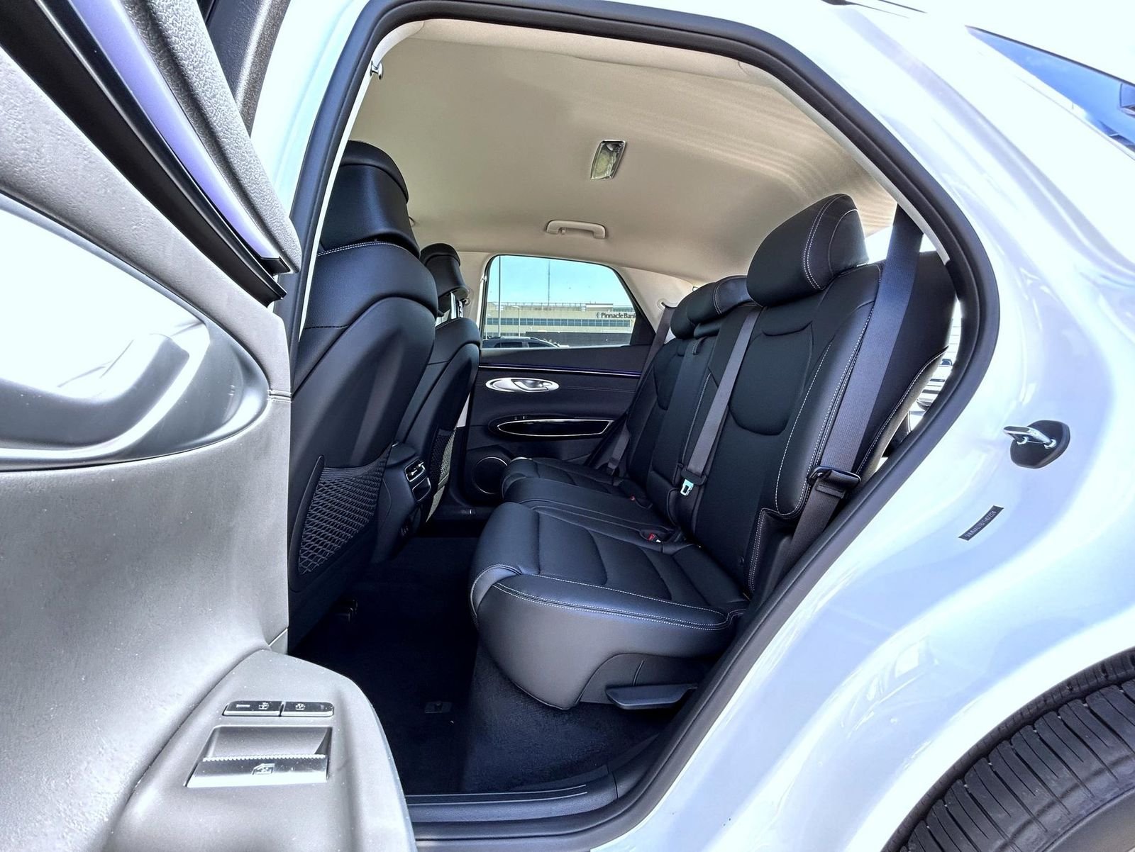 New 2026 White Genesis 2.5T image 19