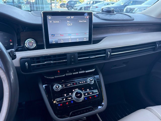 Used 2020 Pristine White Lincoln Reserve image 10