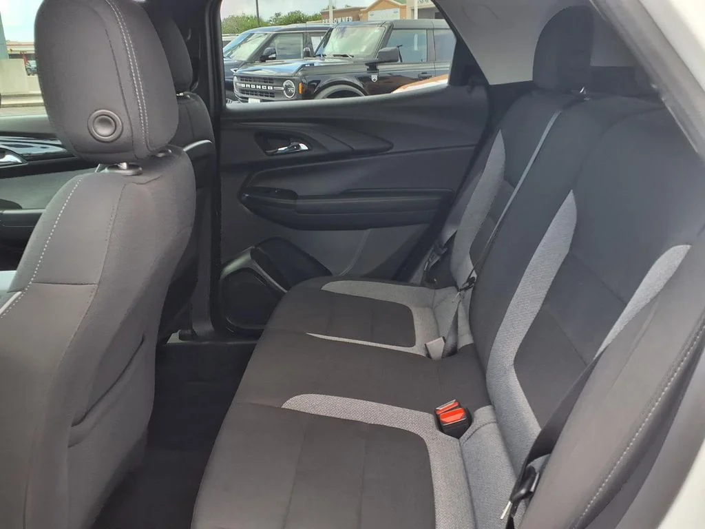 Used 2025 White Chevrolet LT image 11