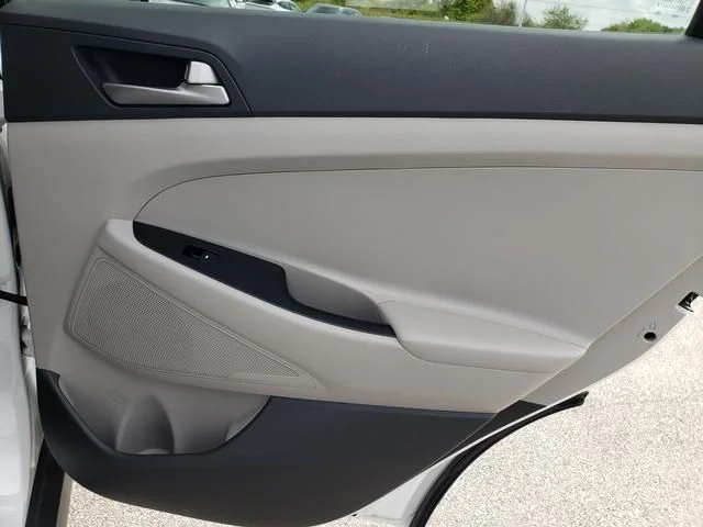 Used 2018 White Hyundai SE image 17