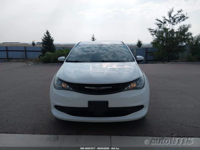 Used 2022 White Chrysler LX image 14