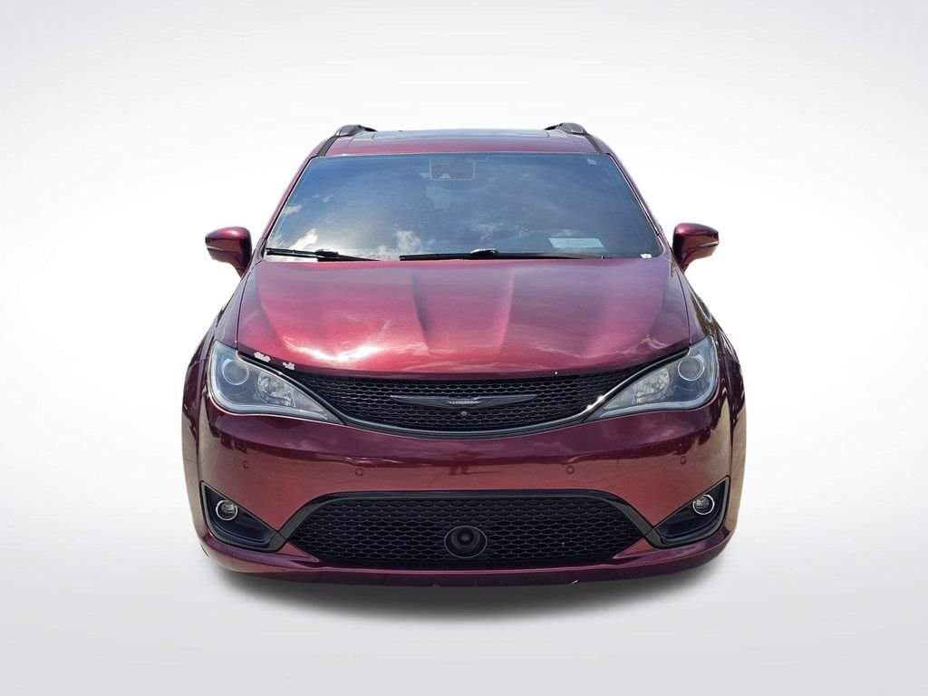 Used 2019 Red Chrysler Limited image 2