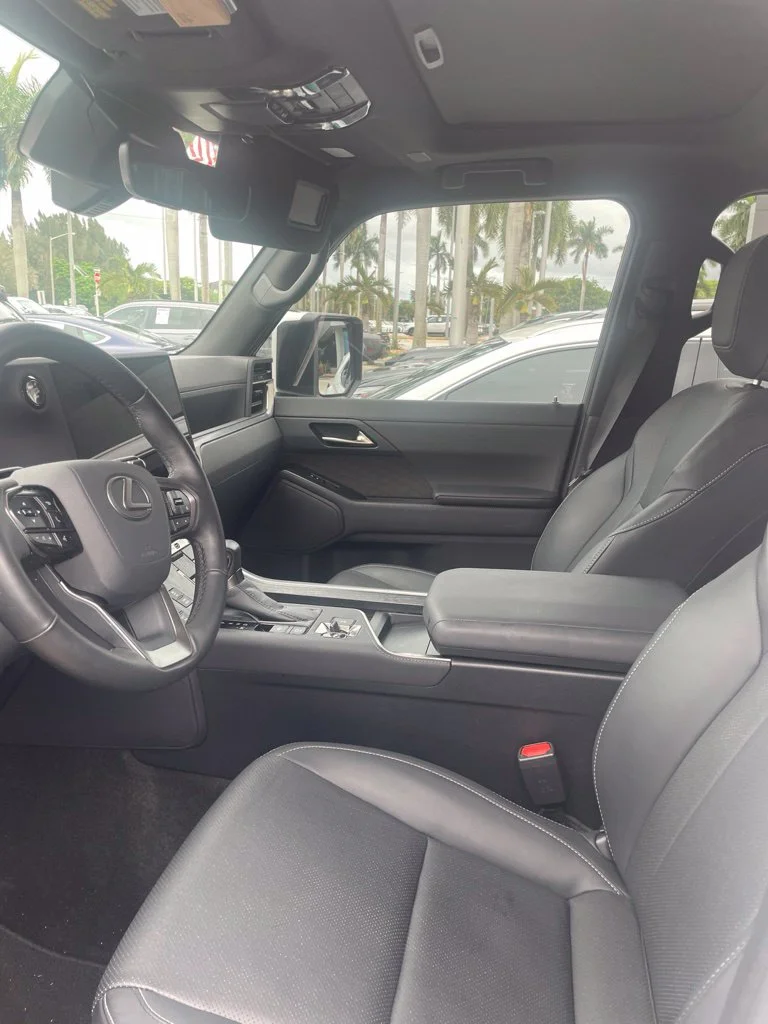 Used 2025 White Pearl Lexus 550 Premium+ image 5