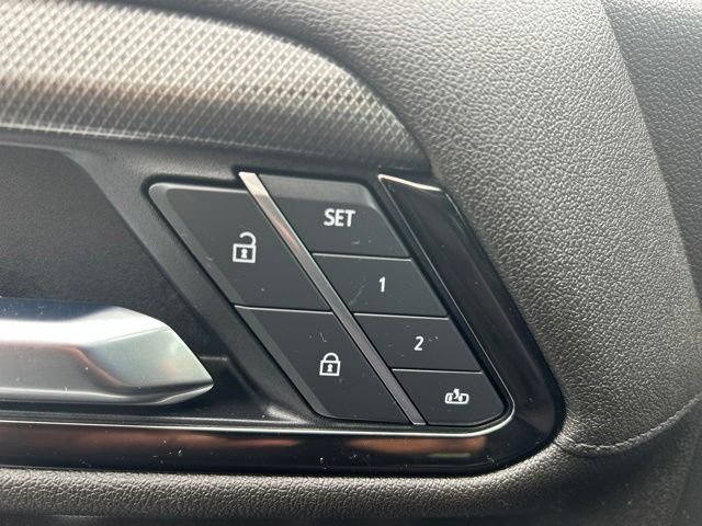 Used 2025 White GMC AT4 image 38