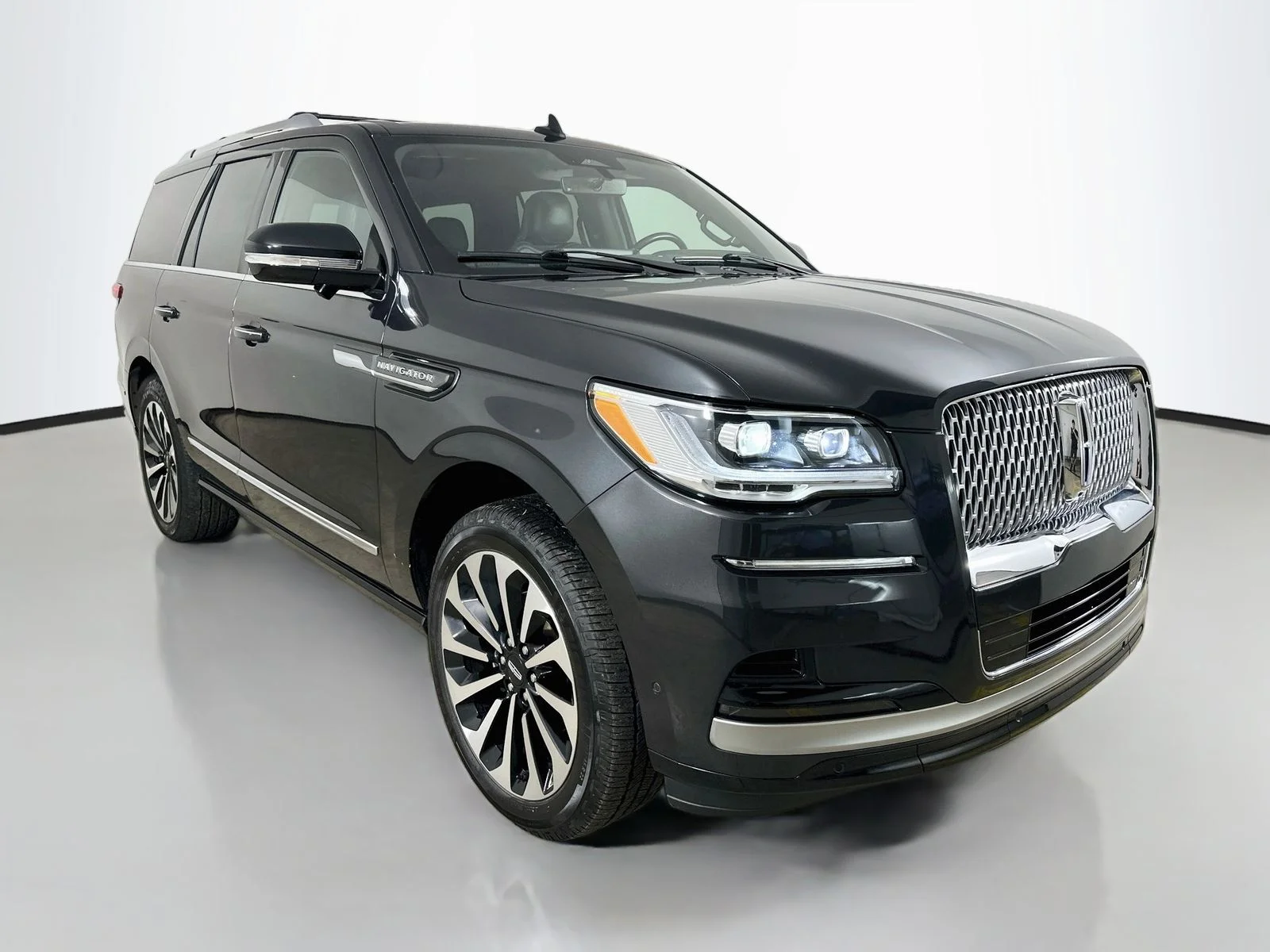 Used 2023 Gray Lincoln  image 3