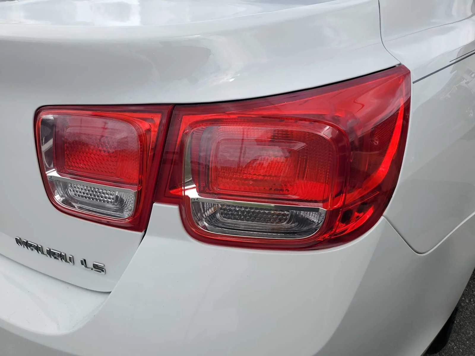 Used 2015 SUMMIT WHITE Chevrolet LS image 14