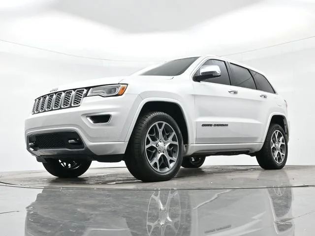 Used 2019 Ivory 3-coat Jeep Overland image 27