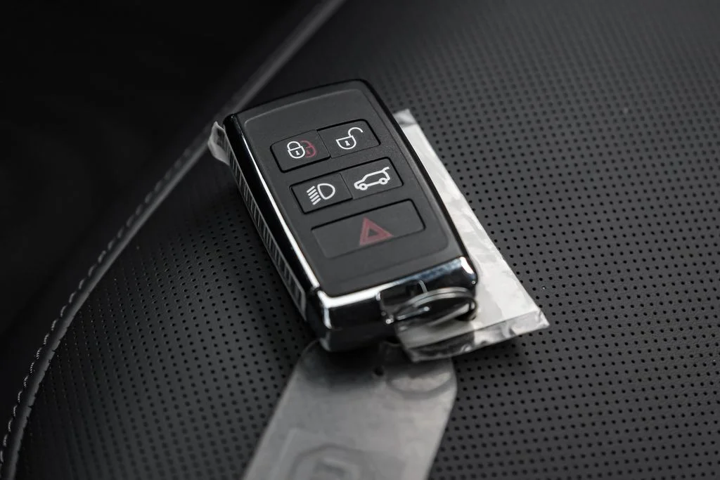 New 2026 Fuji White Land Rover Dynamic SE image 41