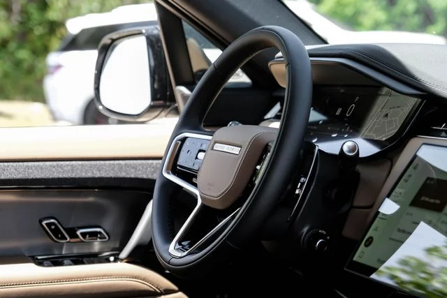 New 2026  Land Rover SE image 19