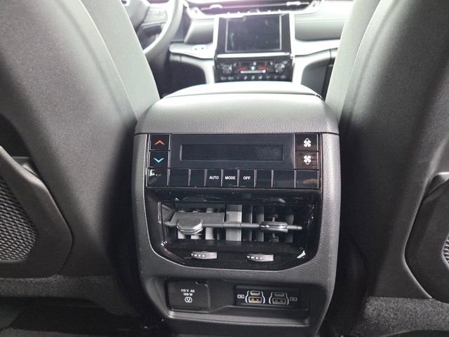 New 2026 Diamond Black Crystal Pearl-Coat Exterior Paint Jeep Laredo image 9