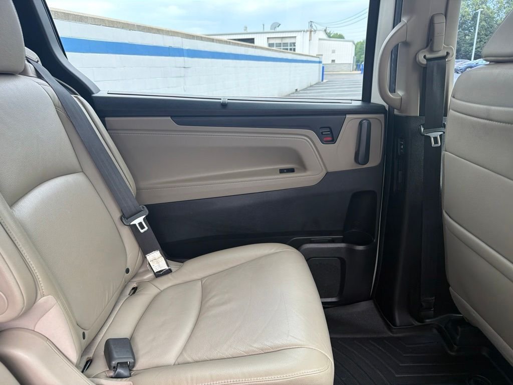 Used 2019 White Diamond Pearl Honda EX-L image 20
