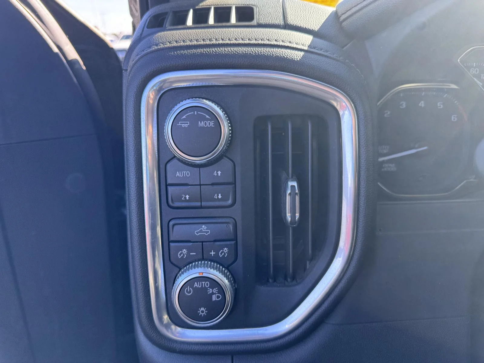 Used 2020 Satin Steel Metallic GMC SLE image 12
