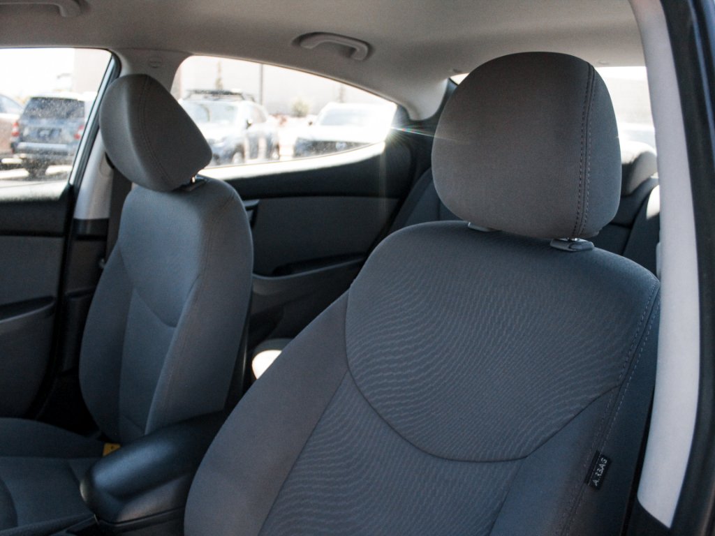 Used 2015 Shale Gray Metallic Hyundai SE image 19