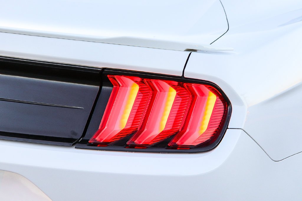 Used 2020 Oxford White Ford GT Premium image 10