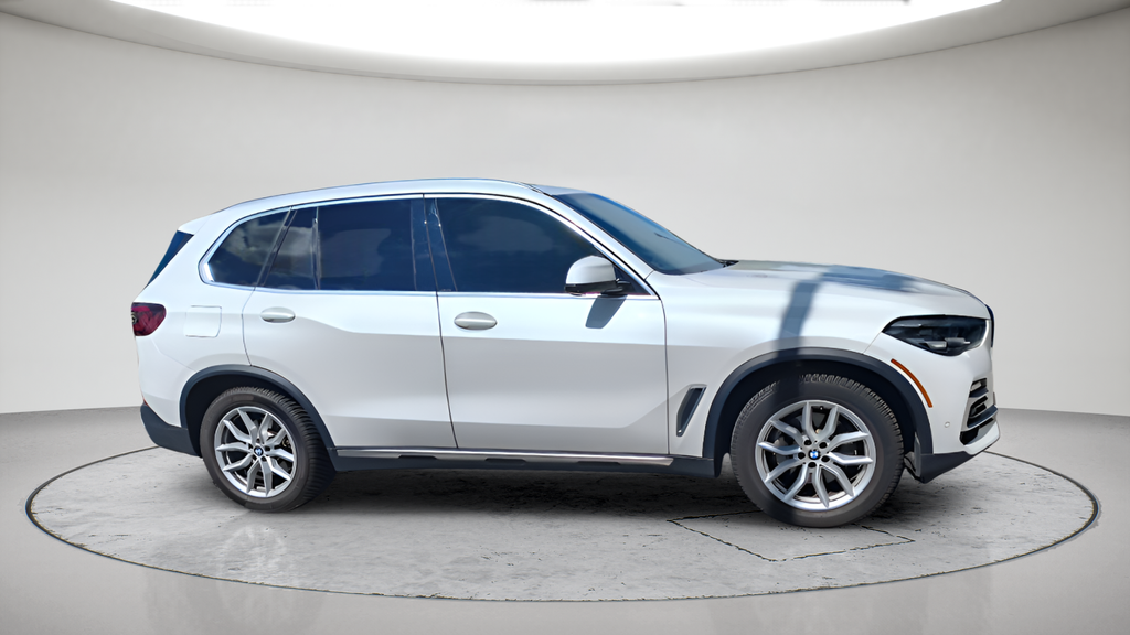 Used 2021 Mineral White Metallic BMW xDrive40i image 2