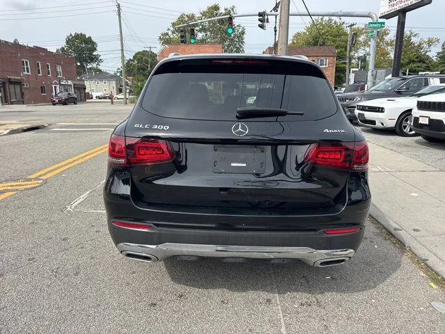 Used 2021  Mercedes-Benz GLC 300 image 4