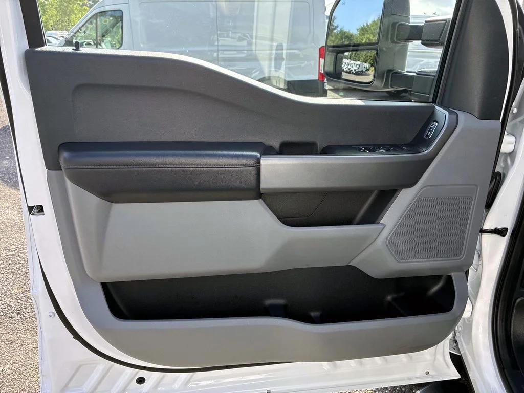 Used 2025 Oxford White Ford XLT image 20