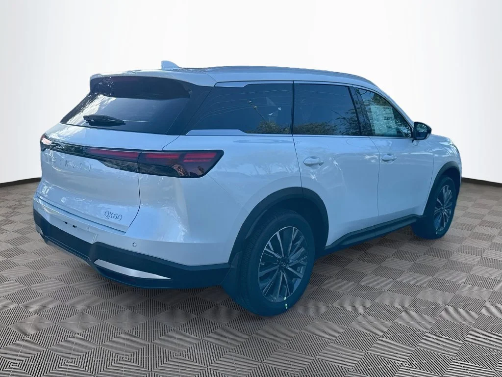 New 2027 White INFINITI LUXE image 5