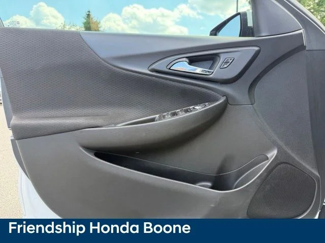 Used 2022 White Chevrolet LT image 14