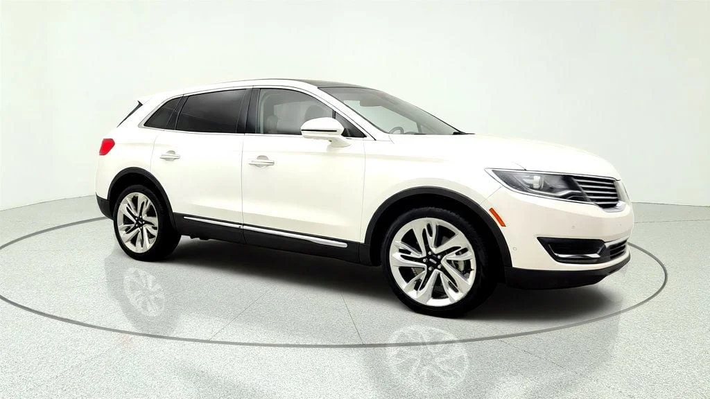 Used 2017 White Platinum Metallic Tri-Coat Lincoln Reserve AWD w/ Technology Package & 21