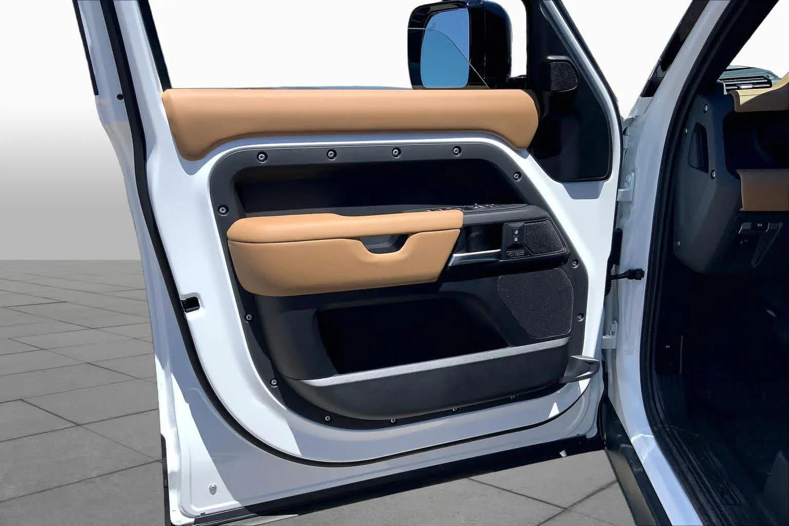 New 2026 Fuji White Land Rover X-Dynamic SE image 10