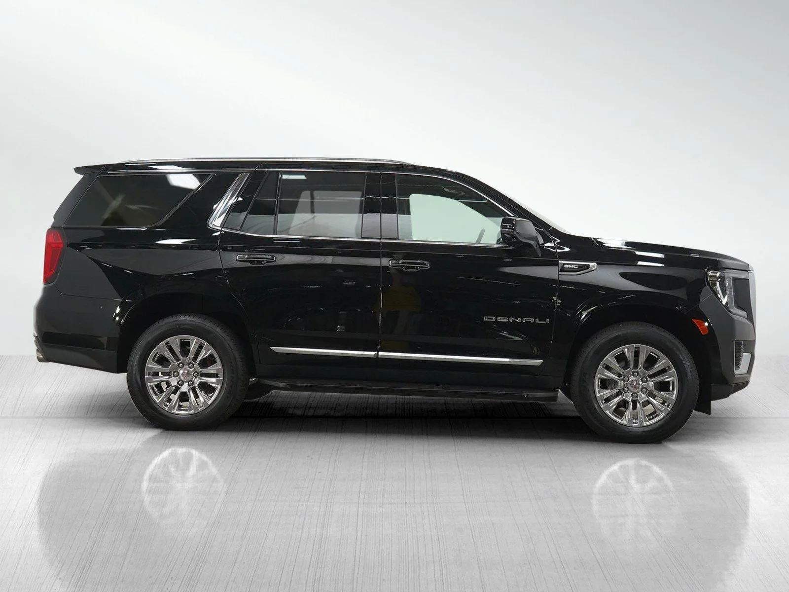 Used 2024 Onyx Black GMC Denali image 7