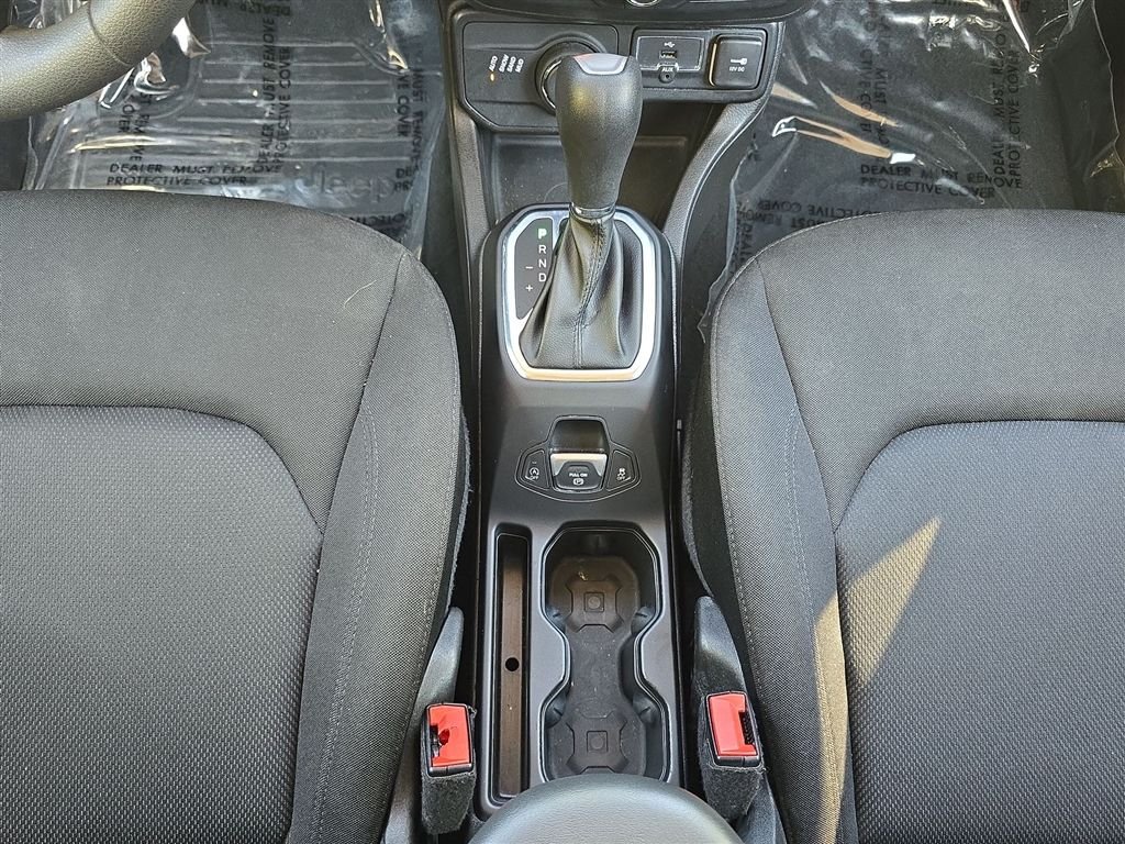 Certified Used 2023 White Jeep Latitude image 14