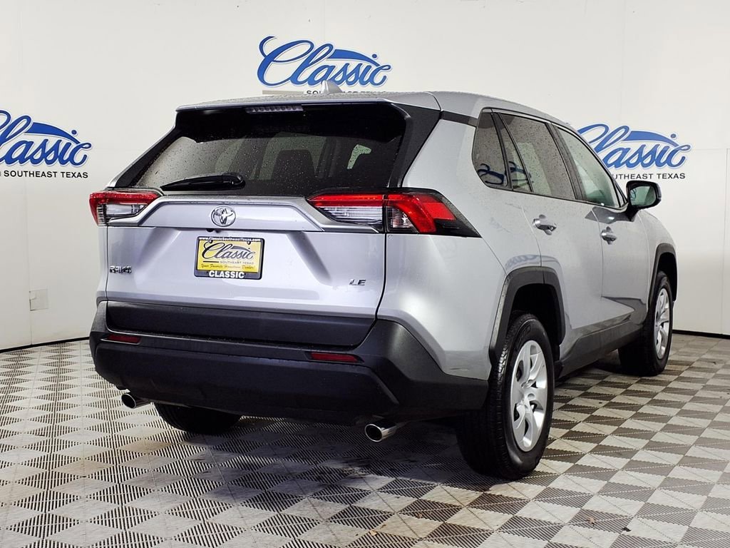 2025 Toyota RAV4 LE - Photo 6