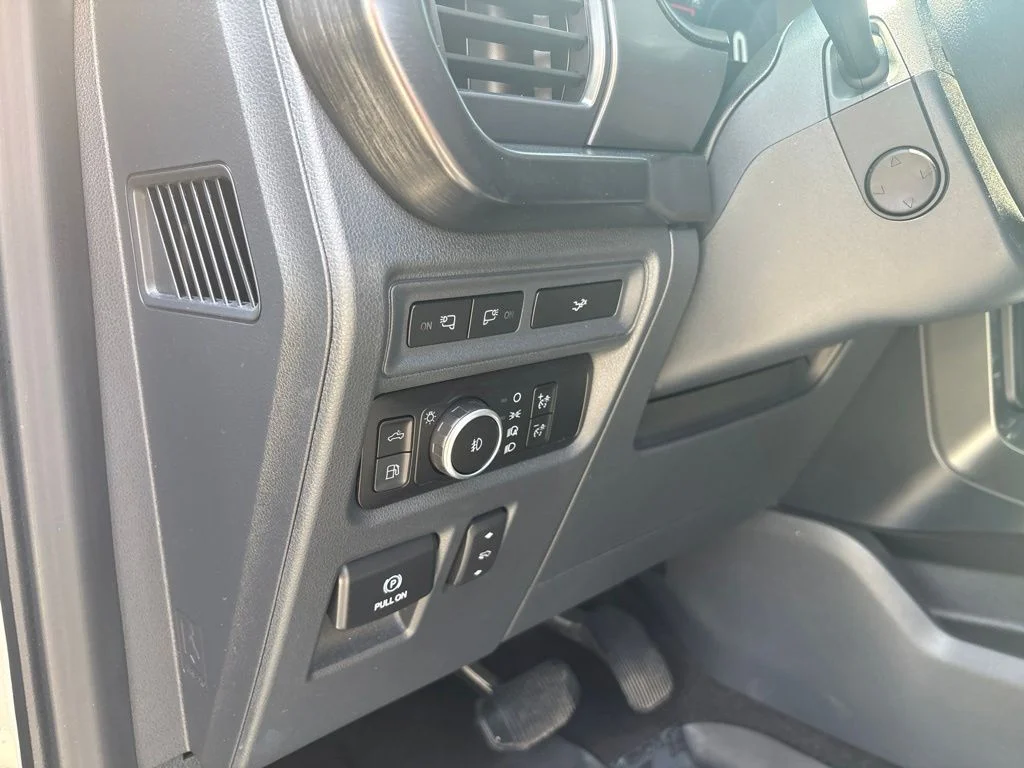 Used 2023 Silver Ford Lariat image 18