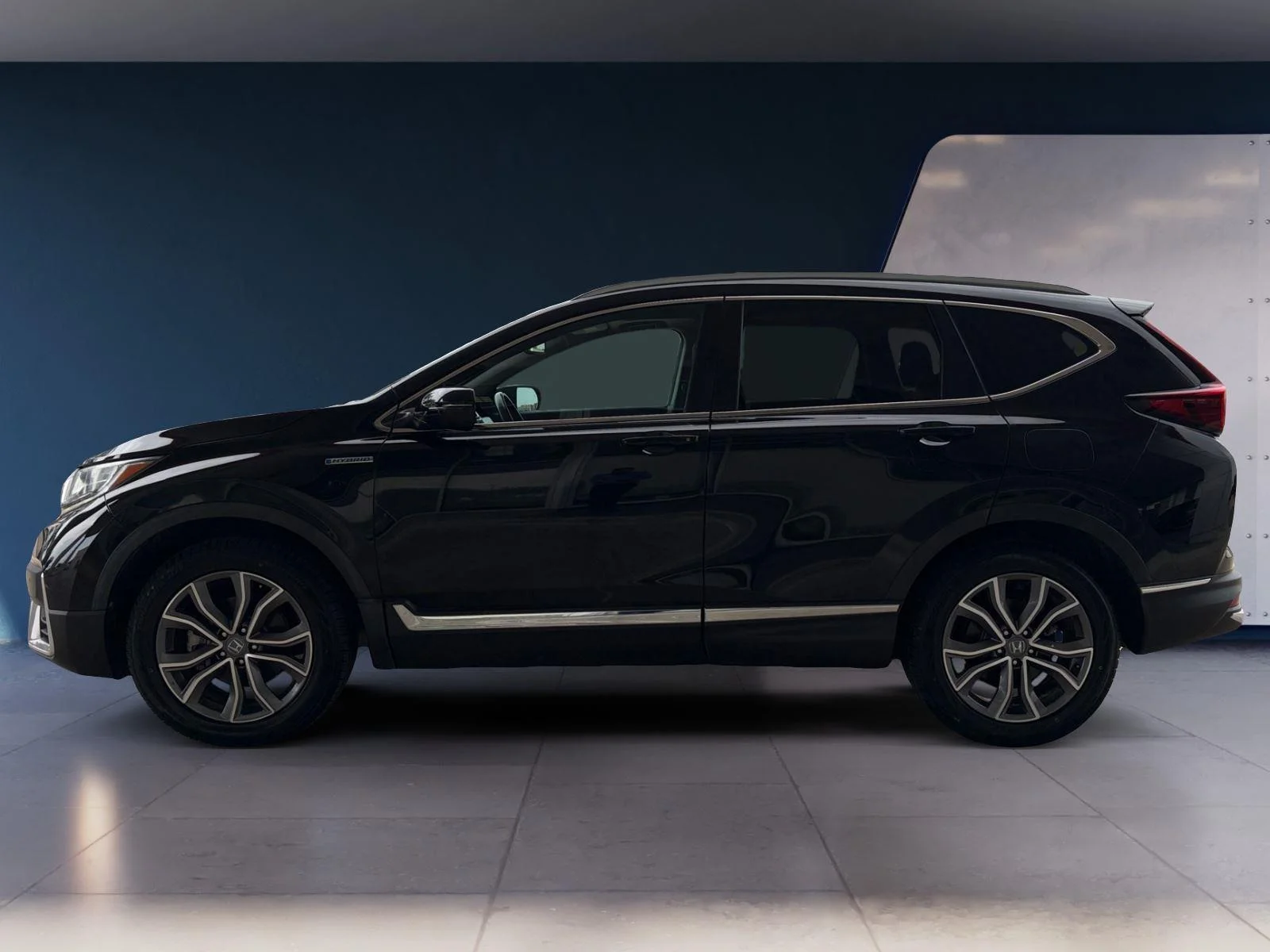 Used 2022 Crystal Black Pearl Honda Touring image 2