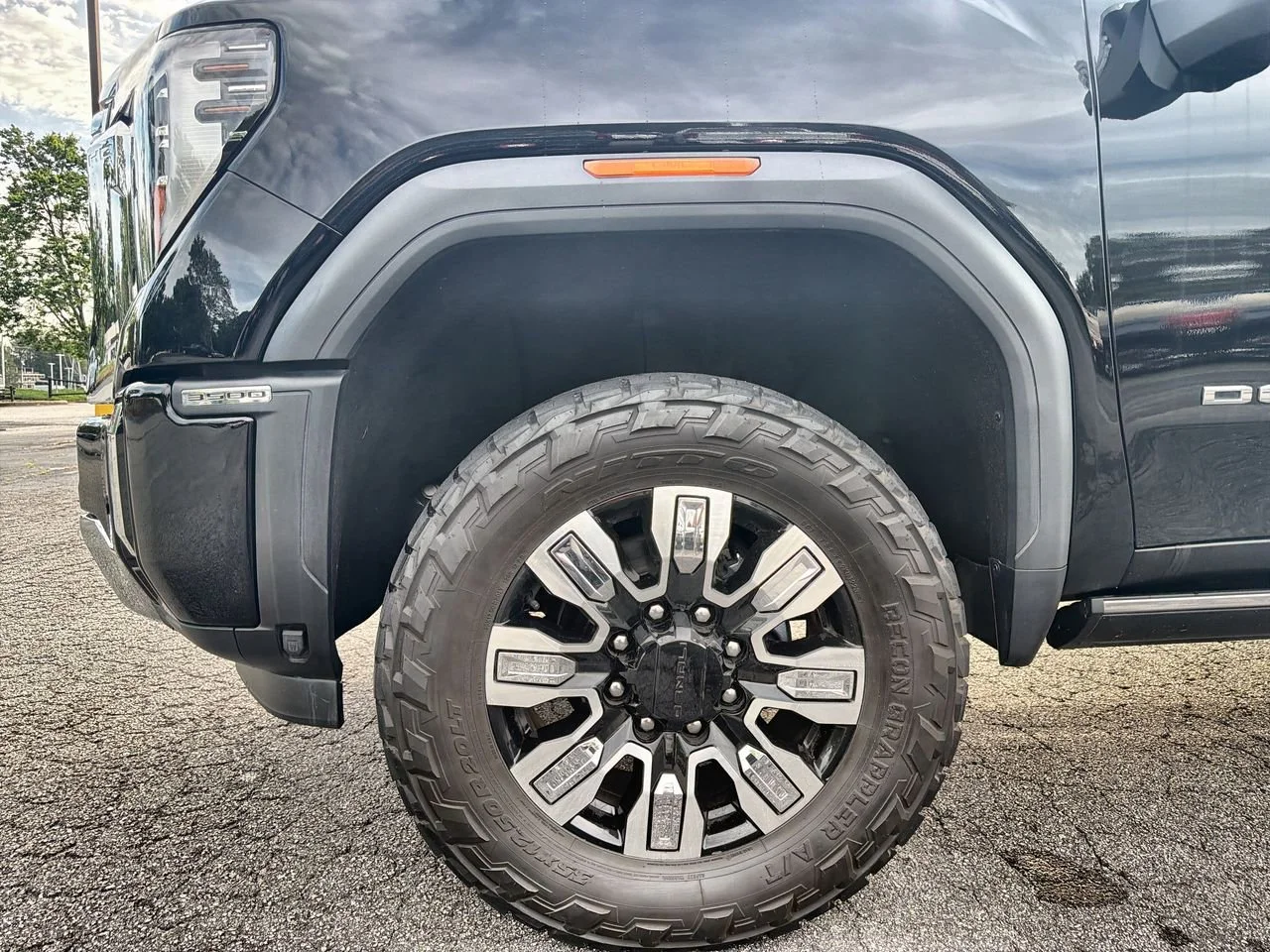 Used 2024 Onyx Black GMC Denali image 28