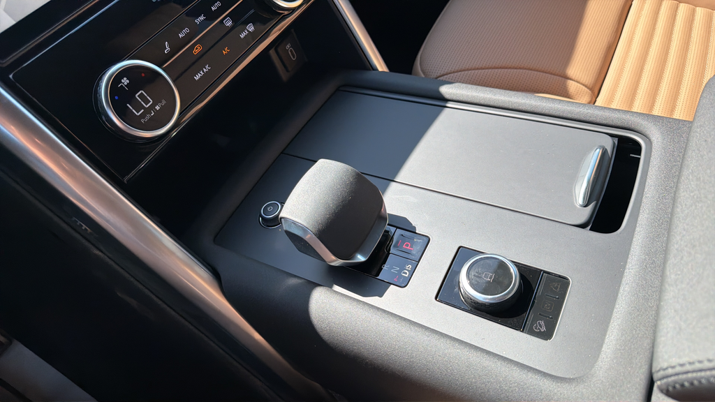 New 2026 Varesine Blue Land Rover Dynamic SE image 21