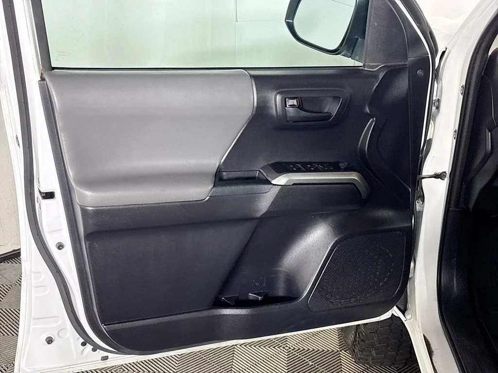 Used 2020 White Toyota SR5 image 10