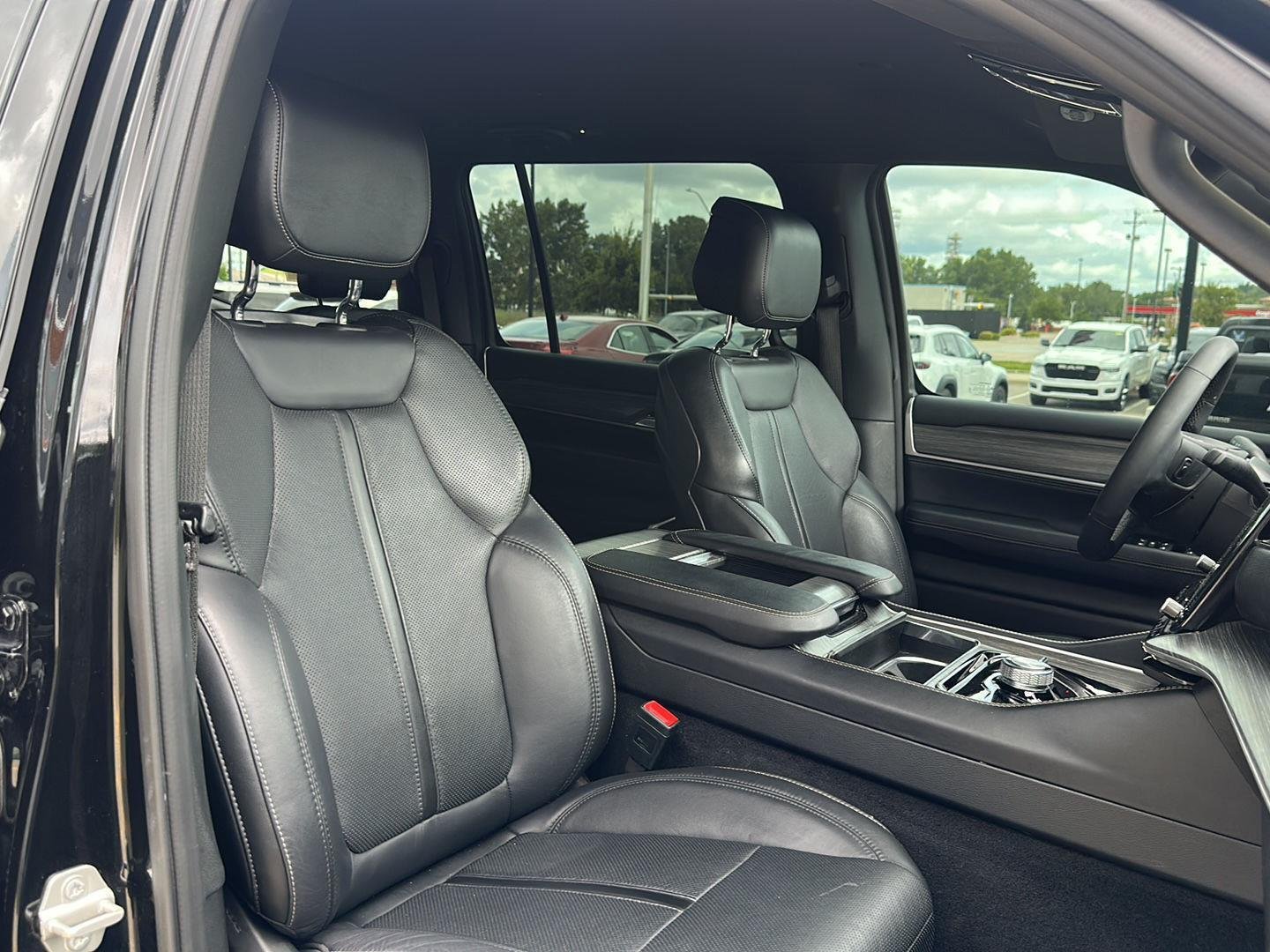 Used 2024 Diamond Black Crystal Pearlcoat Jeep Series II image 40