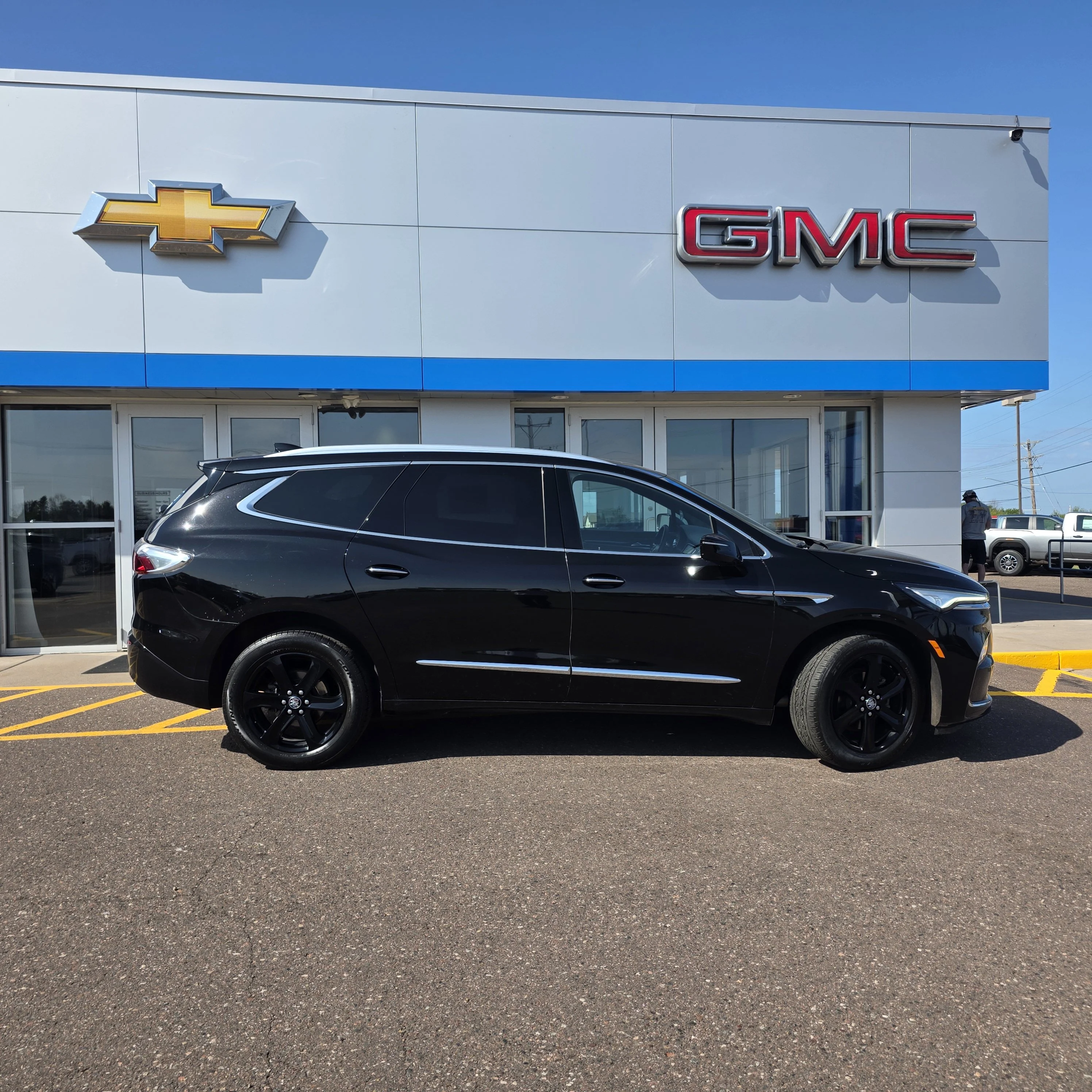 2023 Buick Enclave Essence - Photo 2