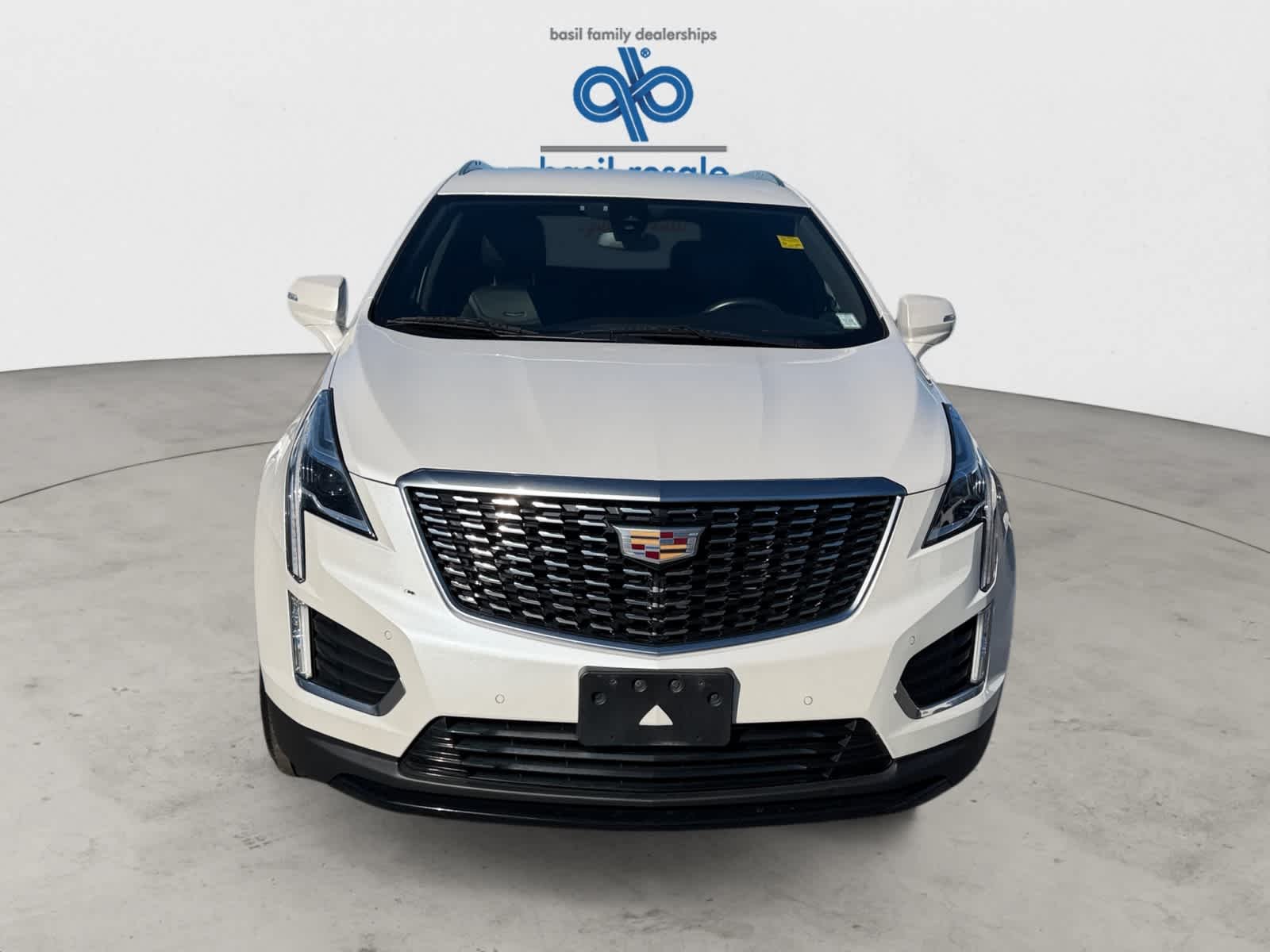 Used 2020 Crystal White Tricoat Cadillac Luxury FWD image 10