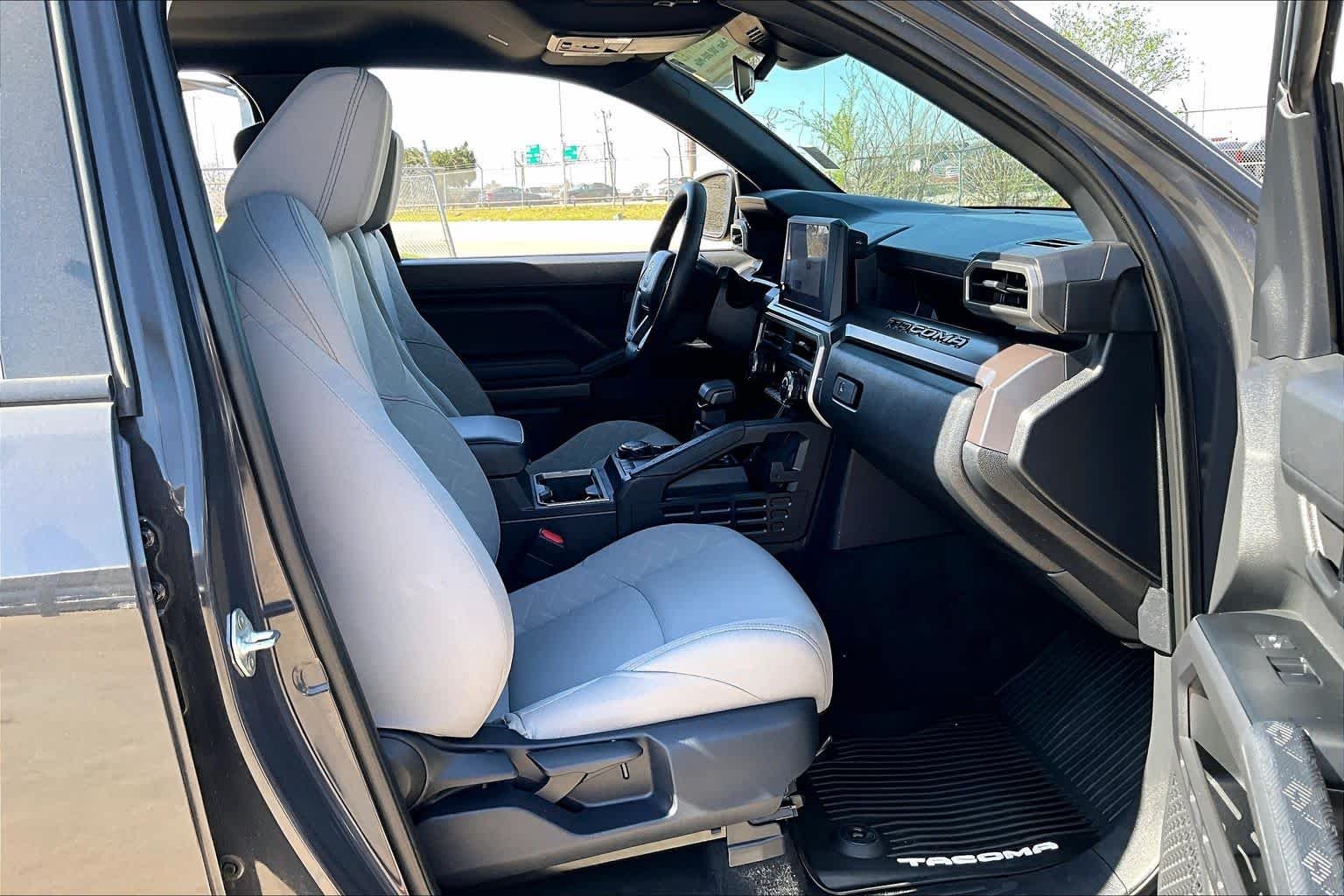 2024 Toyota Tacoma SR5 - Photo 9