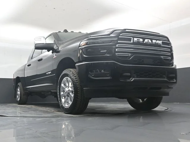 New 2026 Diamond Black Crystal Pearl-Coat Exterior Paint RAM Laramie image 45