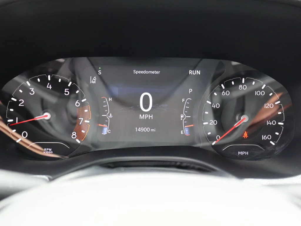 Used 2024 Gray Jeep Latitude Lux image 28