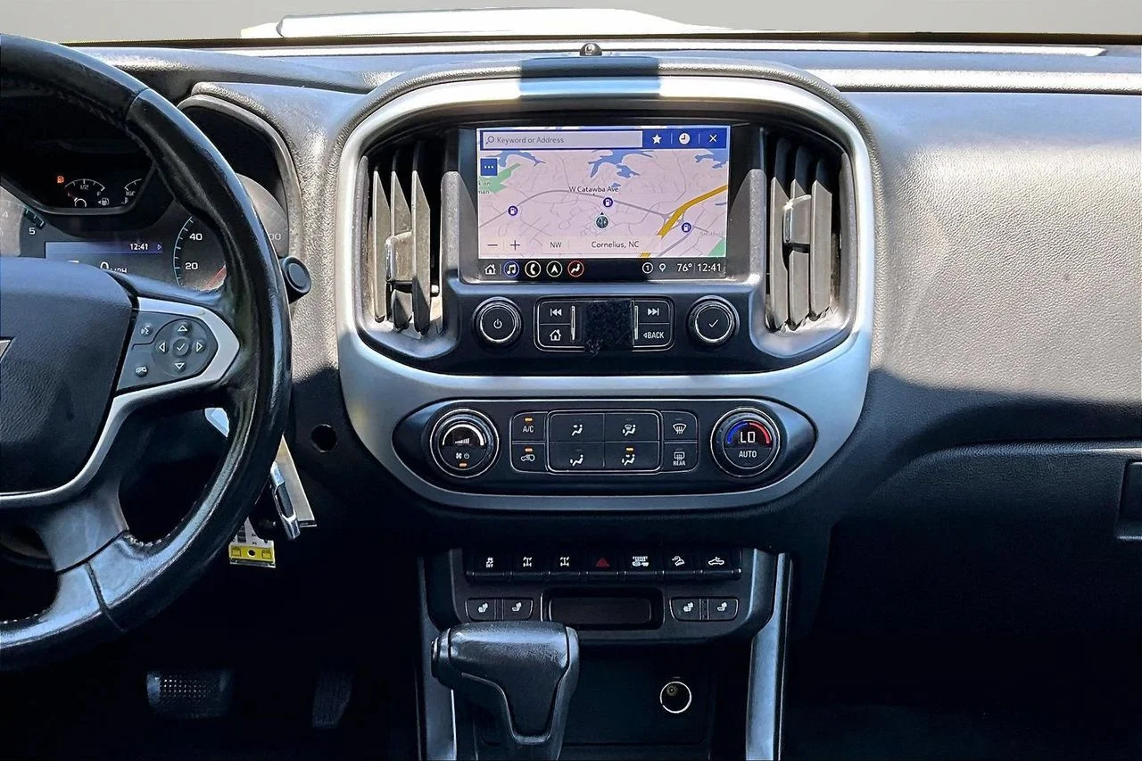 Used 2021  Chevrolet ZR2 image 11