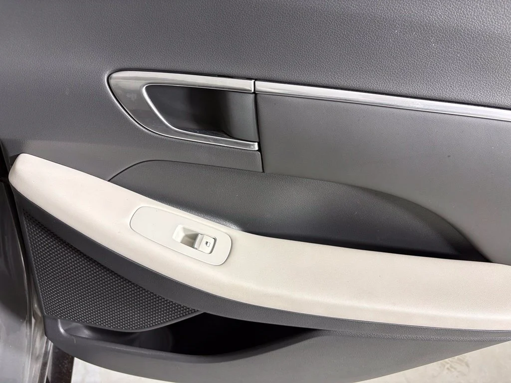Used 2022 Gray Hyundai SEL image 15