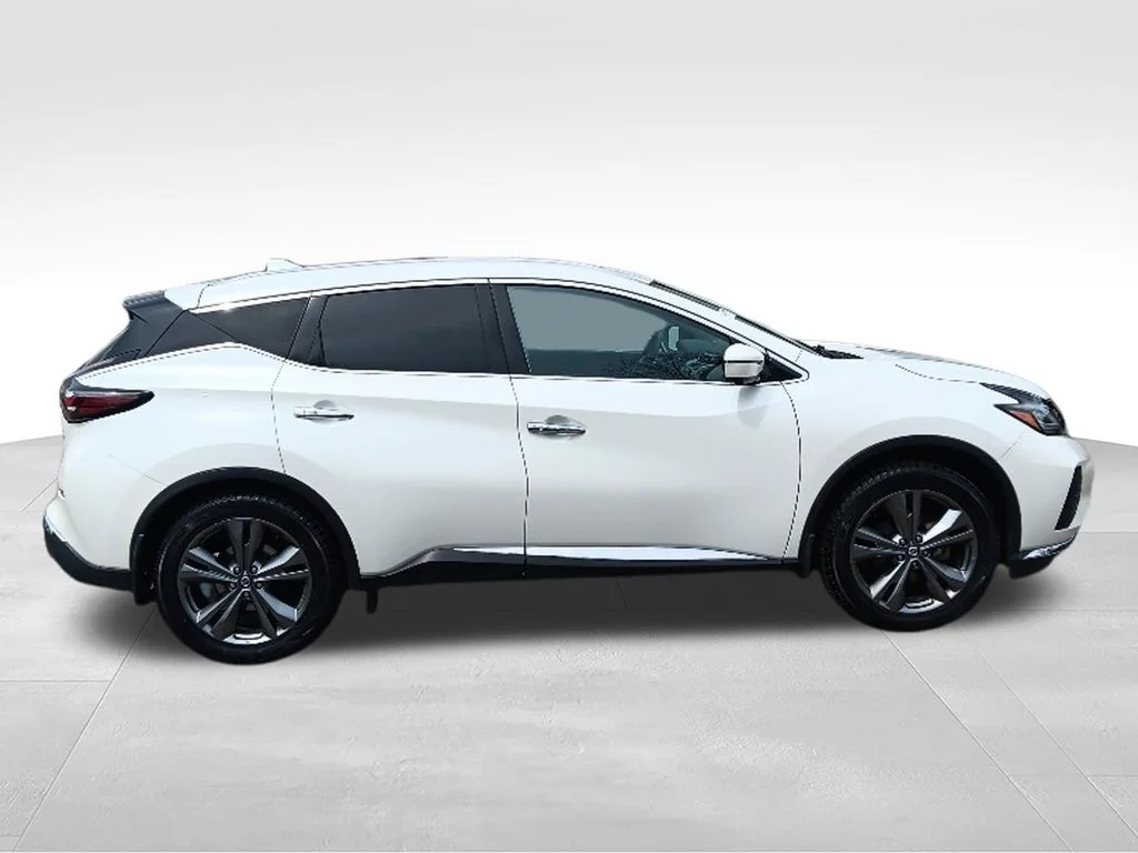Used 2020 Pearl White Tricoat Nissan Platinum image 8