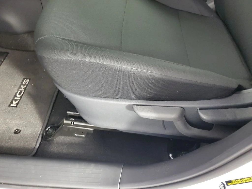 2025 Nissan KICKS PLAY Base - Photo 29