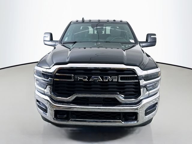 New 2026 Diamond Black Crystal Pearl-Coat Exterior Paint RAM Tradesman image 2