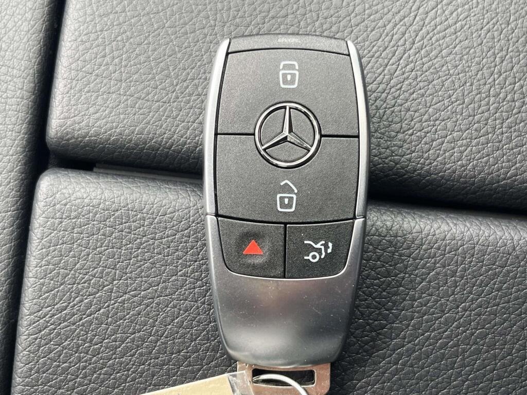 New 2026 MANUFAKTUR Signature Moonlight White Magno Mercedes-Benz GLS 450 image 4