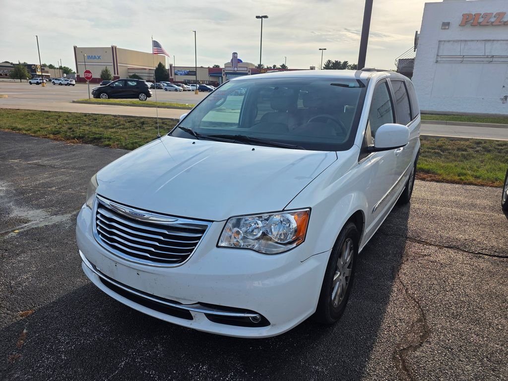 Used 2014 Bright White Clearcoat Chrysler Touring image 3