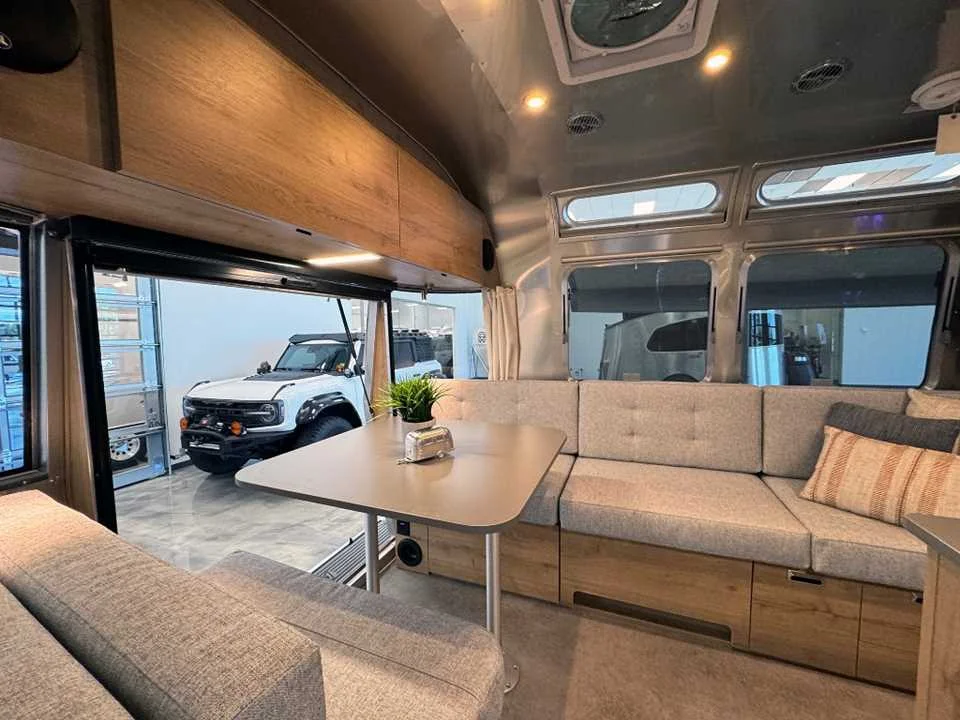 New 2027 SILVER AIRSTREAM  image 11