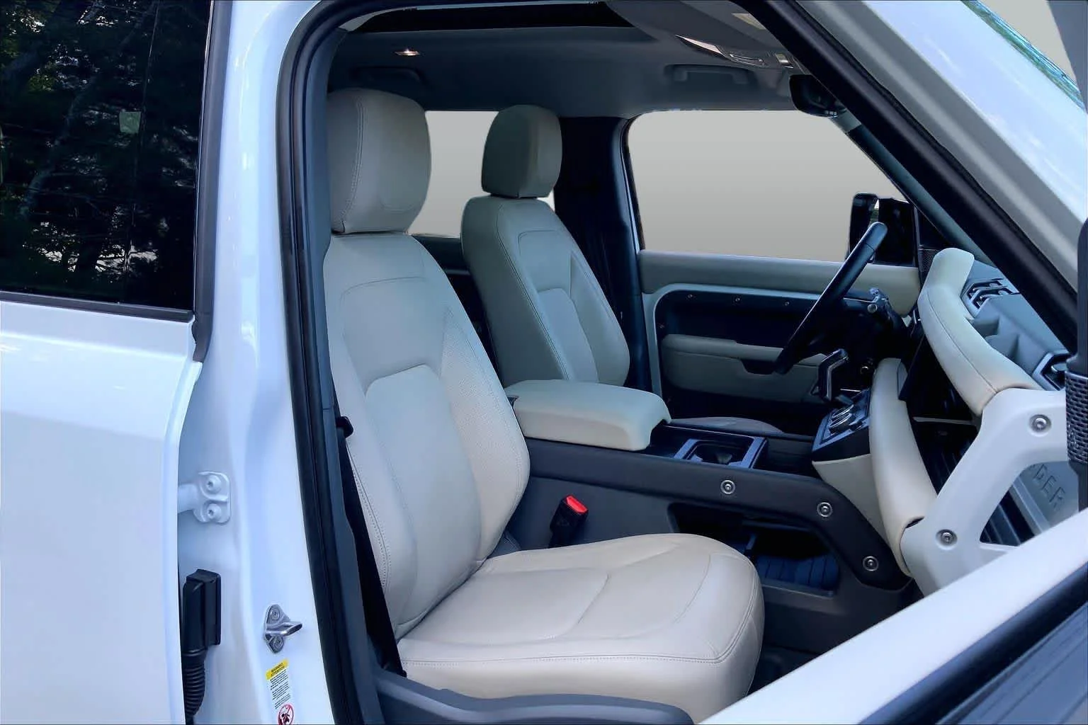 Used 2024 Fuji White Land Rover S image 8