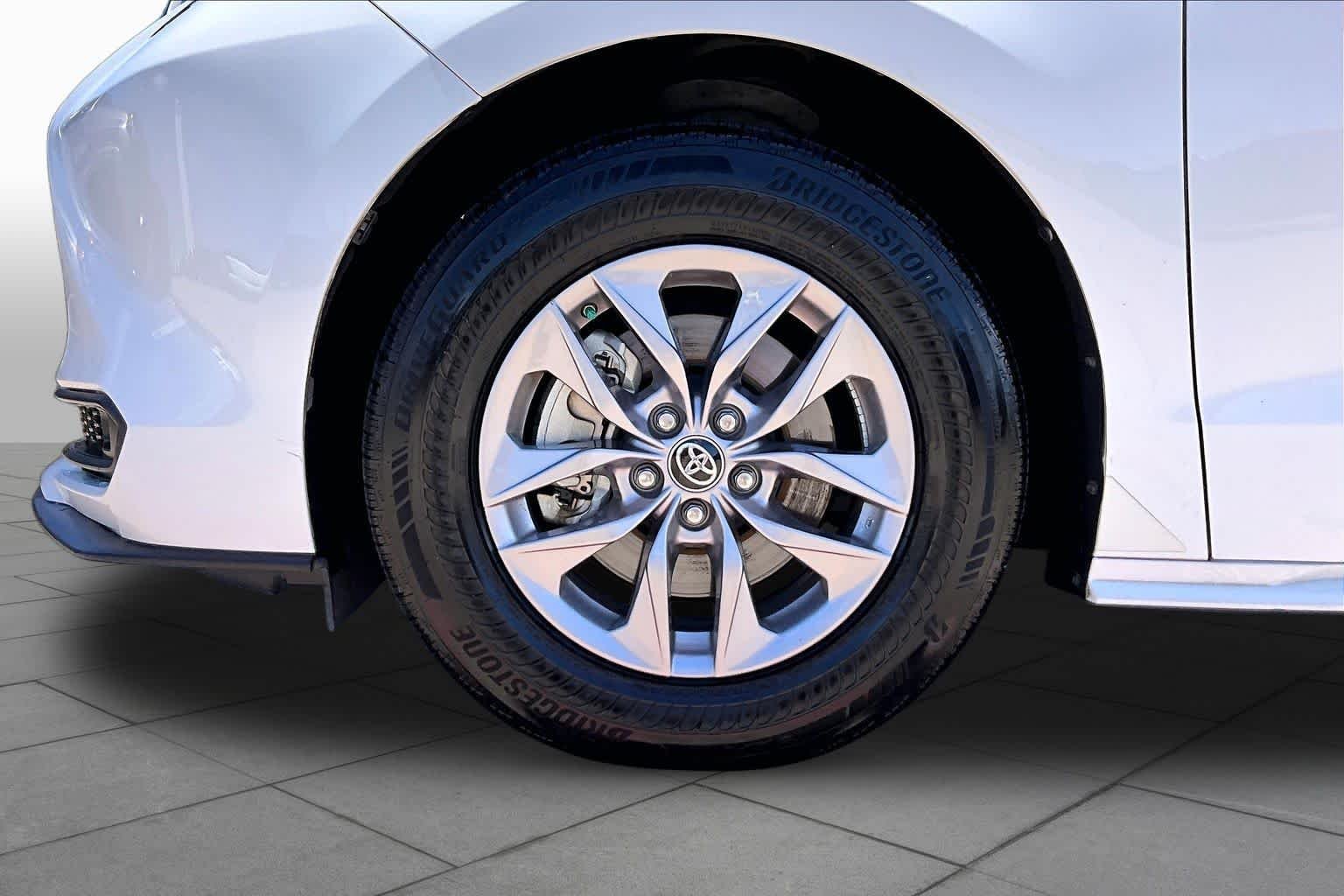 Used 2022 White Toyota LE image 10