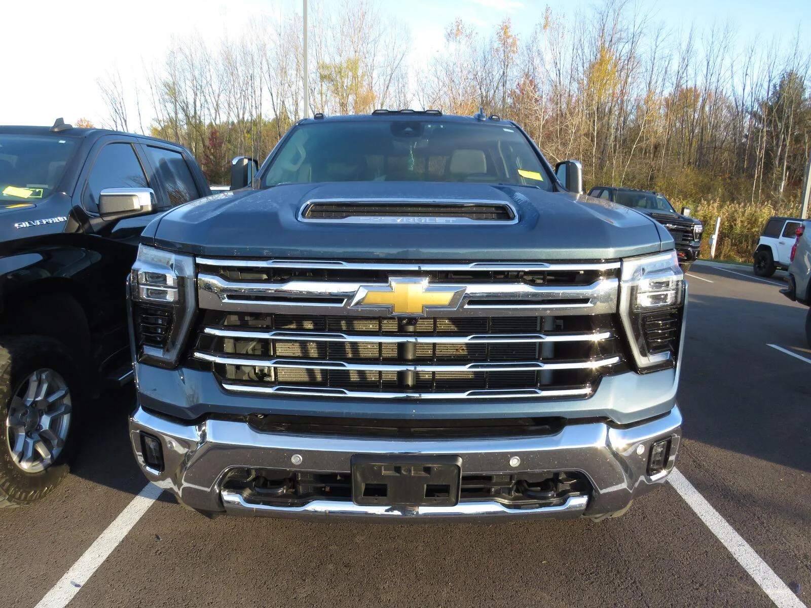 Used 2024  CHEVROLET TRUCK  image 4